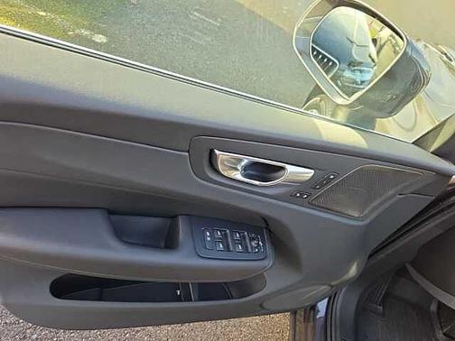 2023 Volvo XC60 Plus