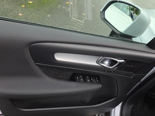 2022 Volvo XC40 Momentum