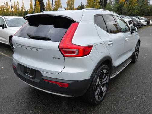 2022 Volvo XC40 Momentum