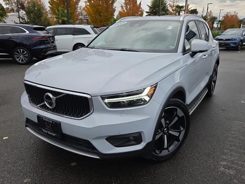 2022 Volvo XC40 Momentum