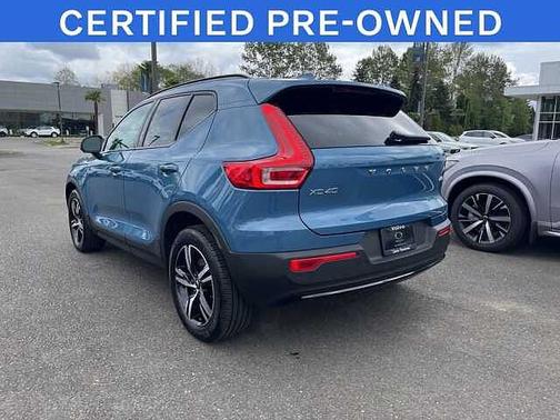 Fjord Blue 2024 Volvo XC40 Core