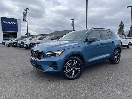 Fjord Blue 2024 Volvo XC40 Core