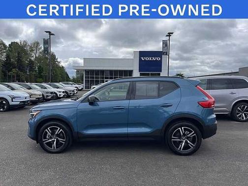 Fjord Blue 2024 Volvo XC40 Core