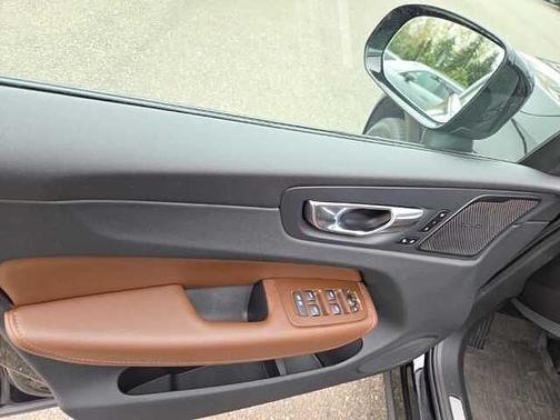 2023 Volvo XC60 Plus