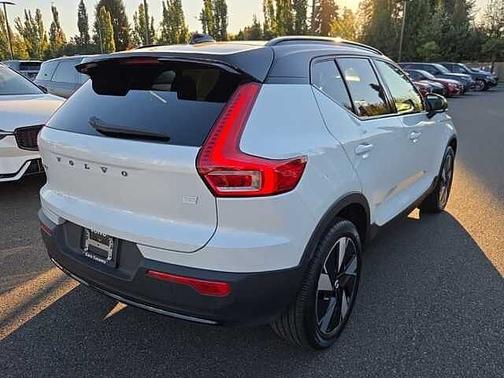 2024 Volvo XC40 Core