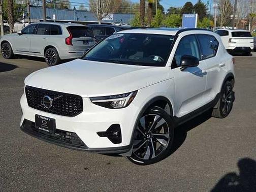 Crystal White 2025 Volvo XC40 Plus