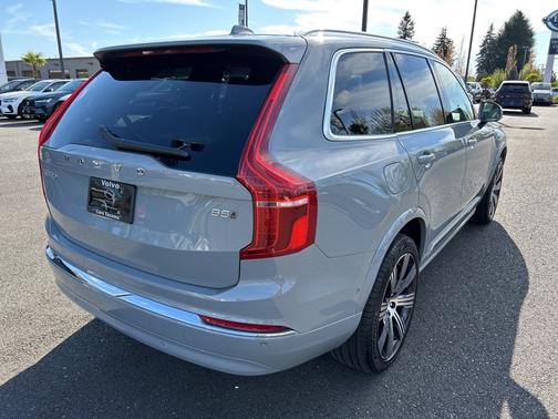 2024 Volvo XC90 B5 Plus