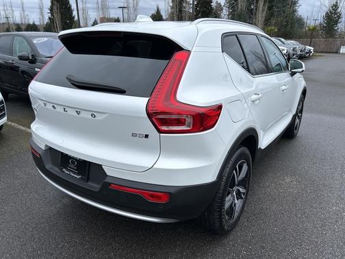 2025 Volvo XC40 B5 Core