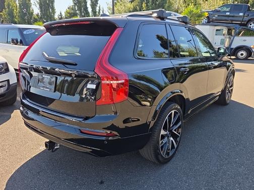 2023 Volvo XC90 Recharge Plug-In Hybrid T8 Plus Dark Theme 7 Passenger