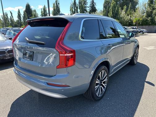 2022 Volvo XC90 T6 Momentum