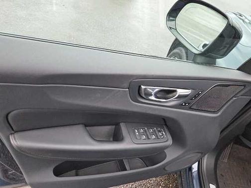 2023 Volvo XC60 Plus