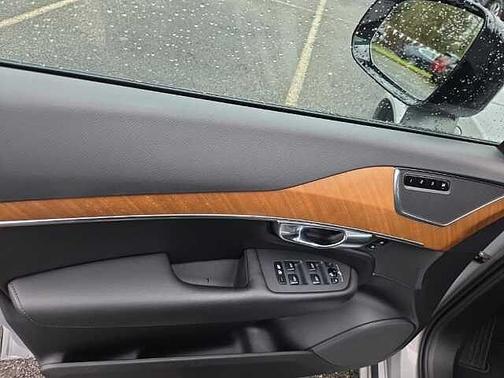 Silver Dawn 2023 Volvo XC90 Plus