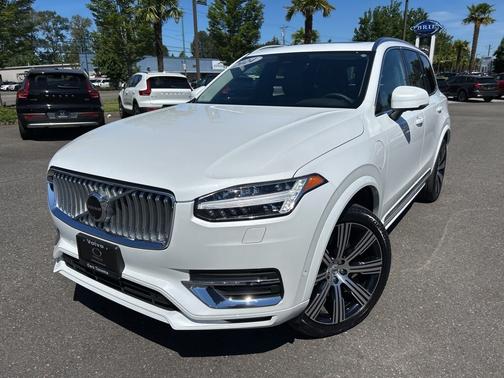2024 Volvo XC90 Recharge Plug-In Hybrid T8 Plus Bright Theme 7 Passenger