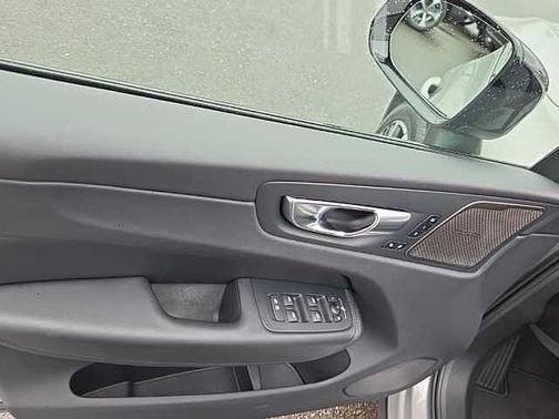 2023 Volvo XC60 Plus