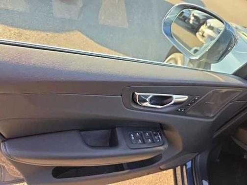 2023 Volvo XC60 Plus