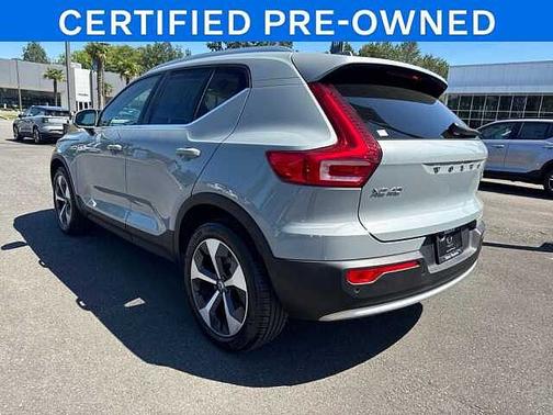Vapour Grey 2025 Volvo XC40 Plus