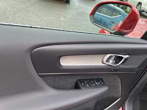 Fusion Red 2025 Volvo XC40 Core