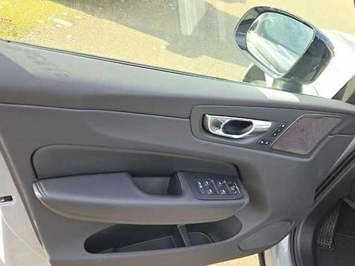 2025 Volvo XC60 Plus