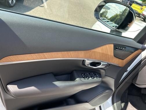 2023 Volvo XC90 Recharge Plug-In Hybrid T8 Plus Dark Theme 7 Passenger