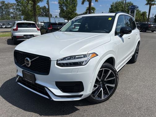 2023 Volvo XC90 Recharge Plug-In Hybrid T8 Plus Dark Theme 7 Passenger