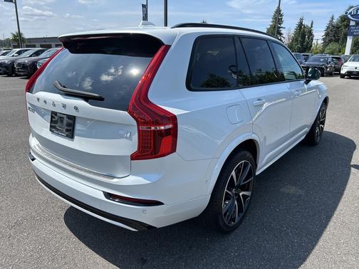 2023 Volvo XC90 Recharge Plug-In Hybrid T8 Plus Dark Theme 7 Passenger