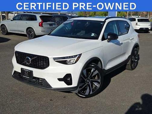 Crystal White 2025 Volvo XC40 Plus