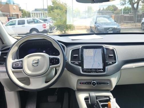 2023 Volvo XC90 B5 Plus