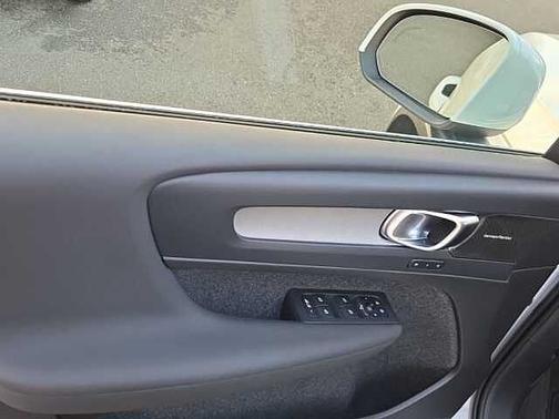 2024 Volvo XC40 Ultimate