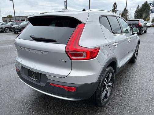 2025 Volvo XC40 B5 Core
