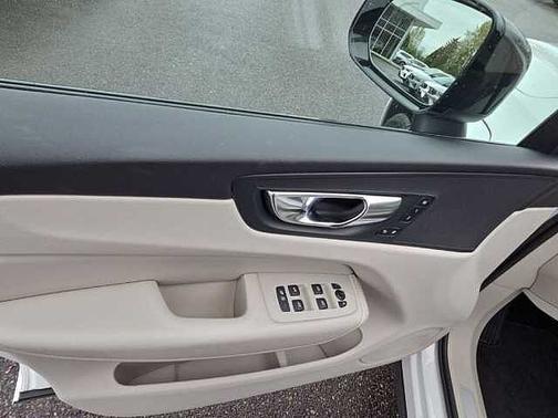 Crystal White 2023 Volvo XC60 Plus