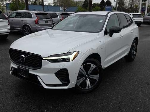 Crystal White 2023 Volvo XC60 Plus