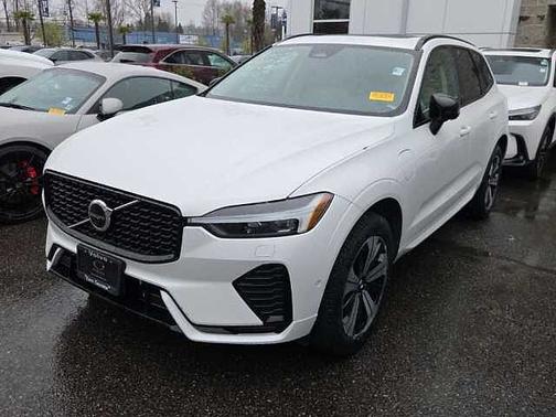 Crystal White 2023 Volvo XC60 Plus