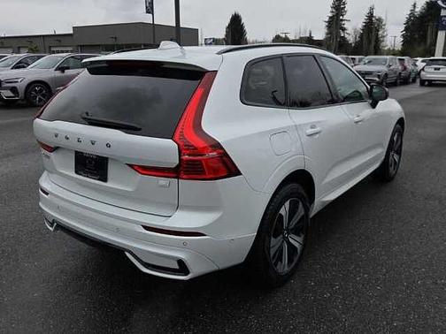 Crystal White 2023 Volvo XC60 Plus
