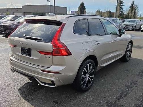 Bright Dusk 2023 Volvo XC60 Plus