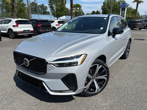 2023 Volvo XC60 B5 Ultimate Dark Theme