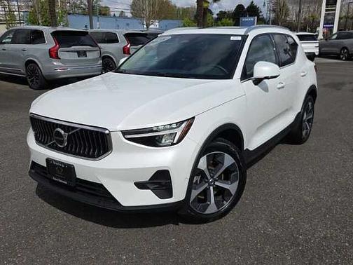 Crystal White 2025 Volvo XC40 Plus