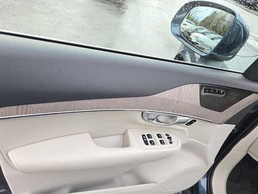 2024 Volvo XC90 Plus