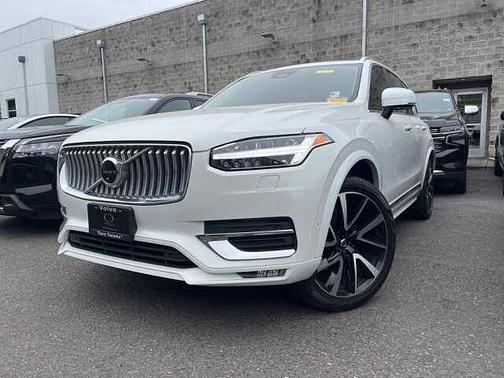 Crystal White 2023 Volvo XC90 Plus