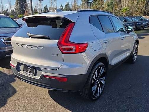 2025 Volvo XC40 Plus