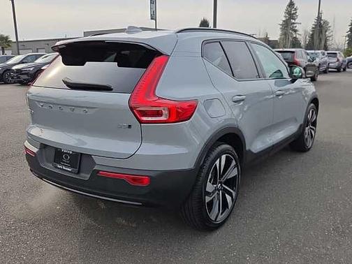 2025 Volvo XC40 Plus