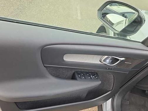 2025 Volvo XC40 Plus