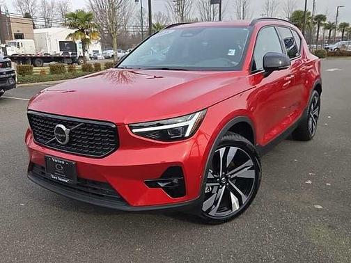 2025 Volvo XC40 Plus