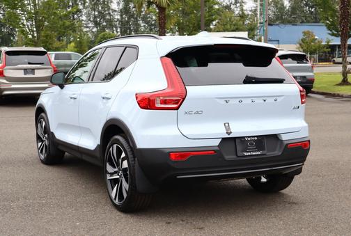 2024 Volvo XC40 B5 Plus Dark Theme