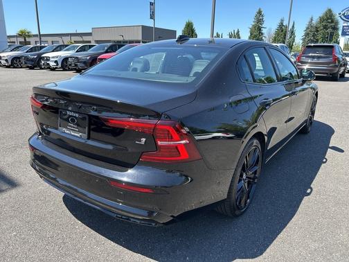 2024 Volvo S60 Recharge Plug-In Hybrid T8 Plus Black Edition