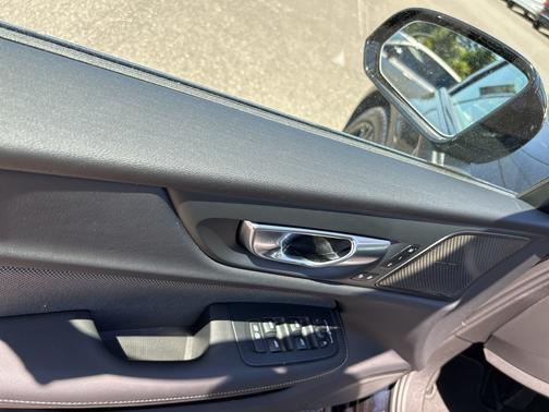 2024 Volvo S60 Recharge Plug-In Hybrid T8 Plus Black Edition