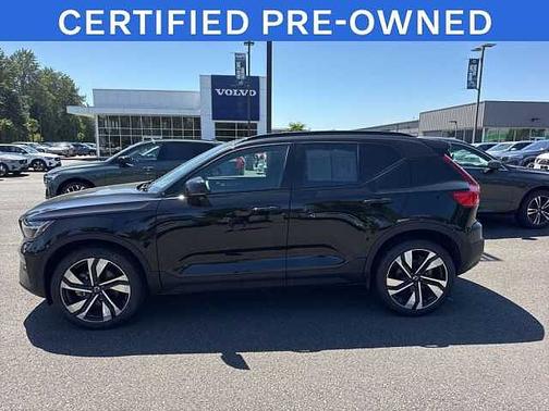 Onyx Black 2025 Volvo XC40 Plus