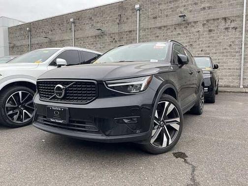 Onyx Black 2025 Volvo XC40 Plus