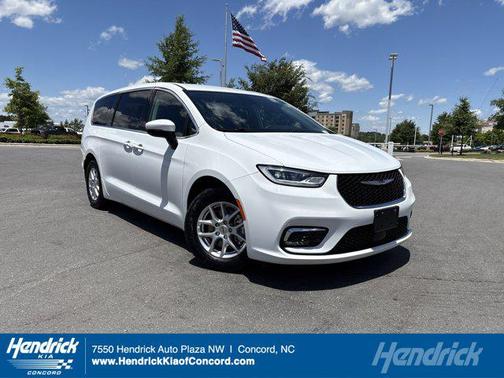 2023 Chrysler Pacifica Touring L