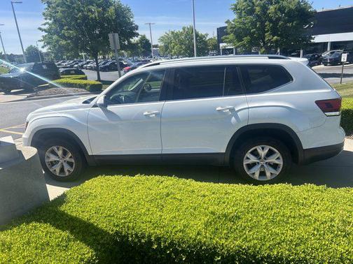 DEEP BLACK PEARL EFFECT 2019 Volkswagen Atlas 3.6L SE w/Technology