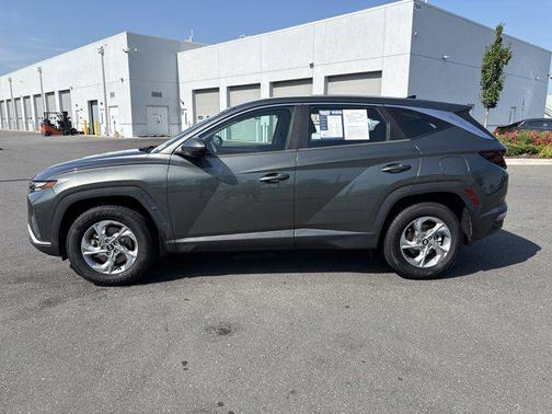 2022 Hyundai TUCSON SE